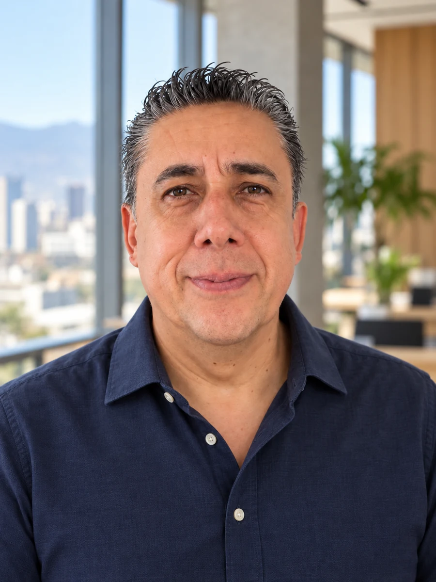 Retrato de una persona del equipo de Azit.