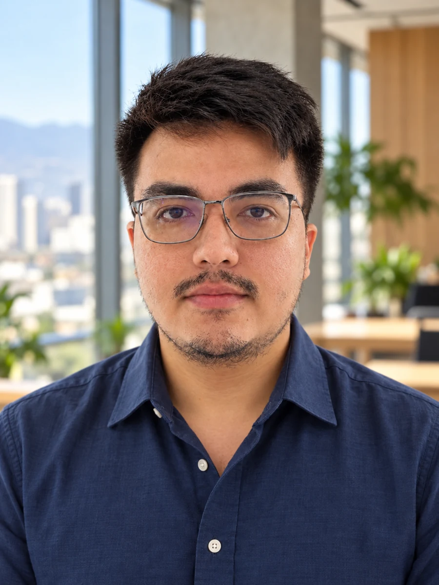 Retrato de una persona del equipo de Azit.